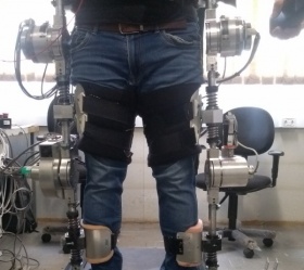 Esqueleto robótico promete baratear uso de tecnologia de reabilitação de ponta